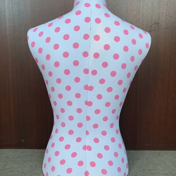 💕VS Pink Manniquin - Picture 3 of 3